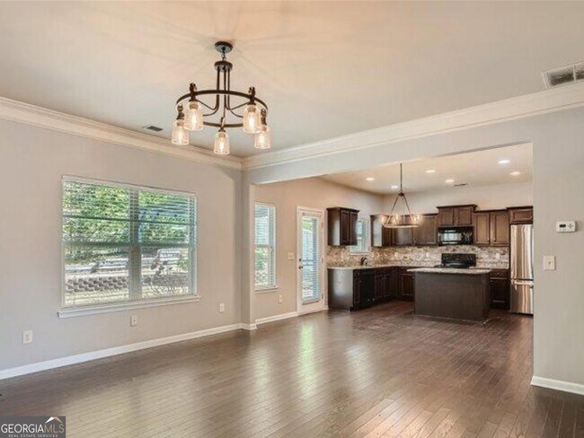 Foto del edificio - 727 Pine Ln