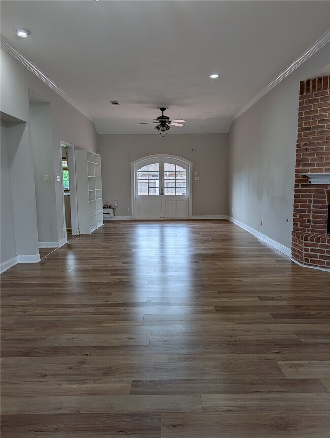 Building Photo - 6303 Lugary Dr