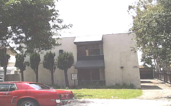 Building Photo - 406 Oak St