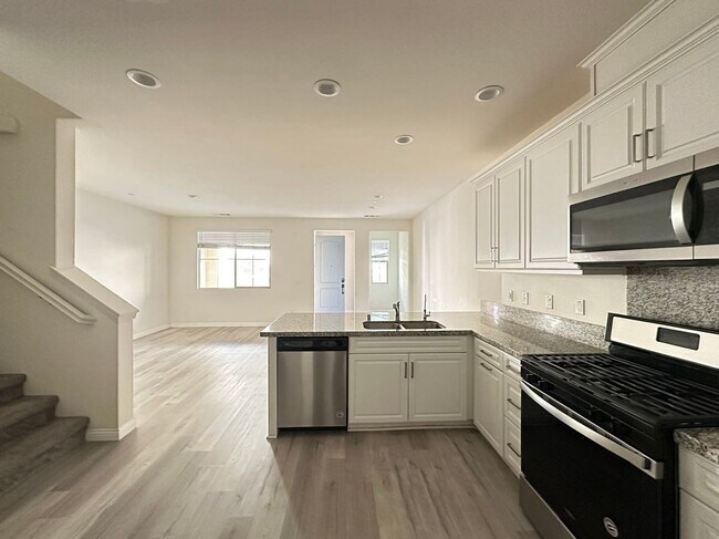 Foto del edificio - 3 Bedroom home for lease in Ontario