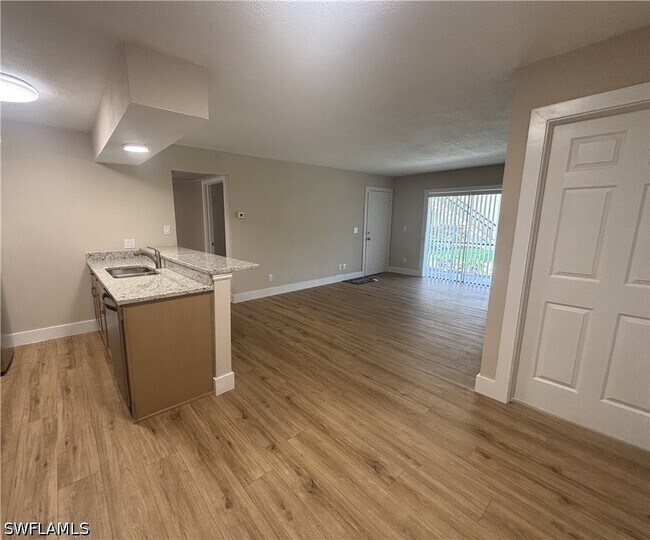 Foto del edificio - 5305 Summerlin Rd
