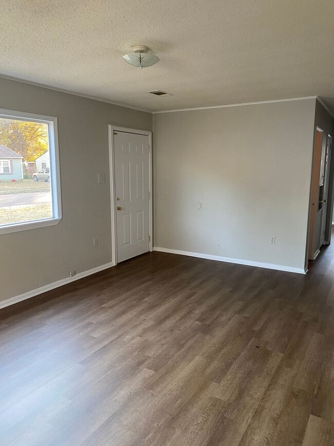 Building Photo - 4bdrm 1bath Home in Millington