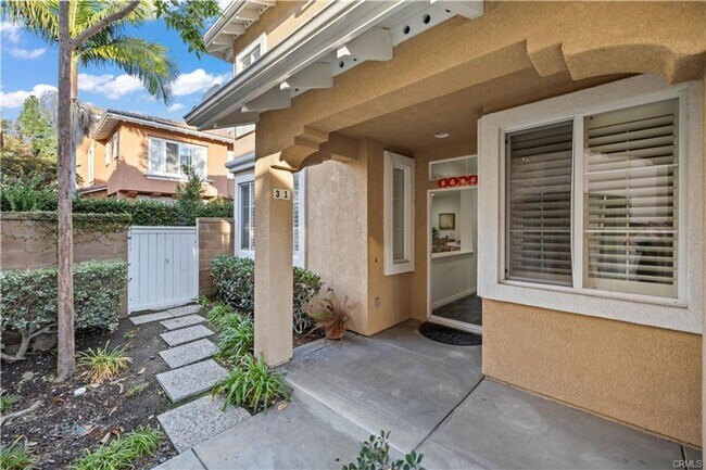 Foto del edificio - RECENTLY RENOVATED 3 BED, 3 BATH CONDO! $4,500 (OAK CREEK-IRVINE)