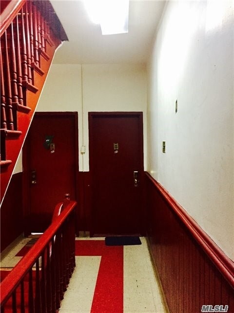 Building Photo - 304 Maujer St