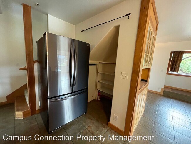 Building Photo - 3 br, 2.5 bath House - 2460 Friendly Alley