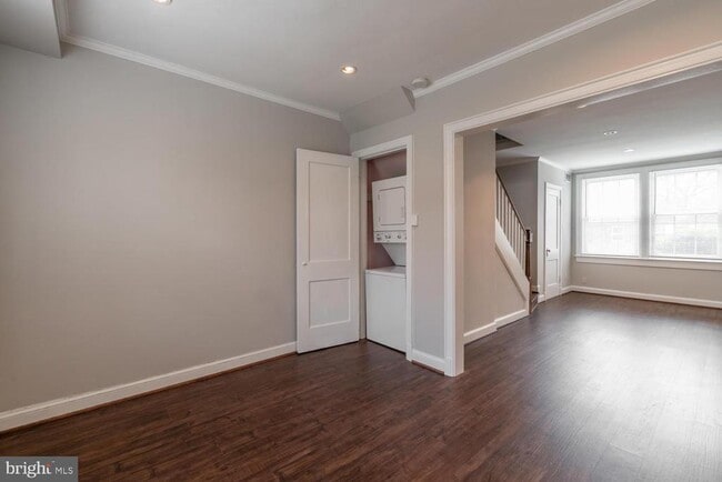 Building Photo - 1401 S Barton St