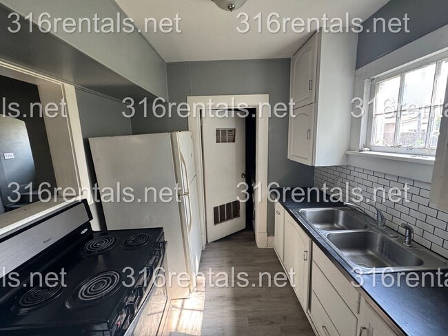 Building Photo - $795 - 2 bed 1 bath - Single Family Home