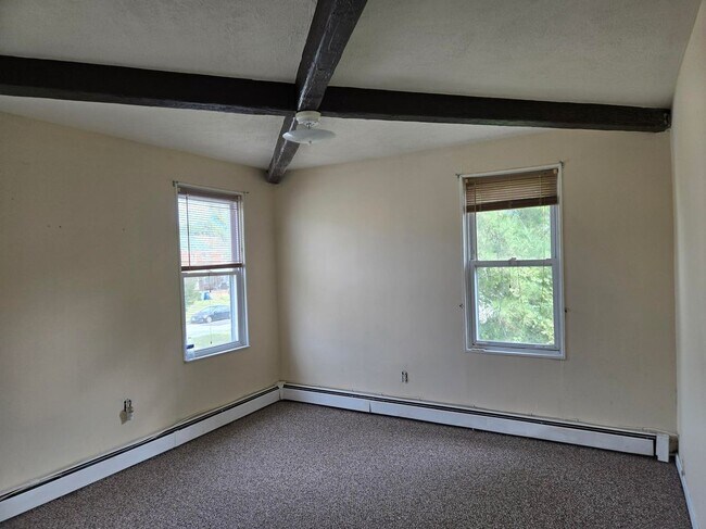 Foto del edificio - 3301 E Northern Pkwy