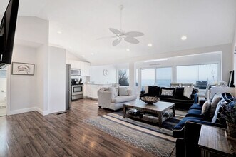 Building Photo - 212 Creek Rd