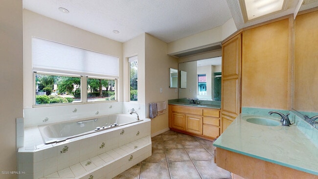 Building Photo - 8248 Gardenview Ct