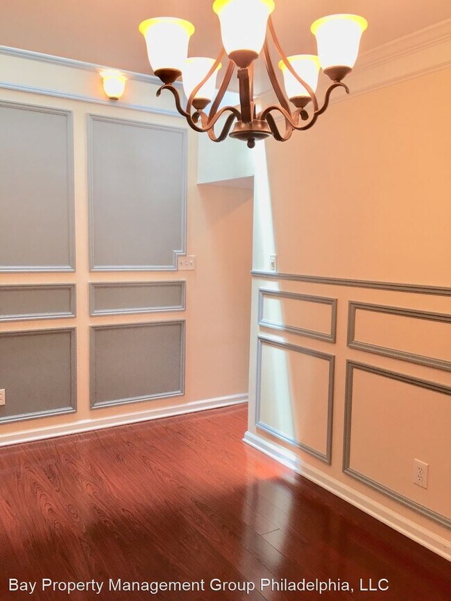 Foto del edificio - 3 br, 1.5 bath House - 111 Roxborough Ave