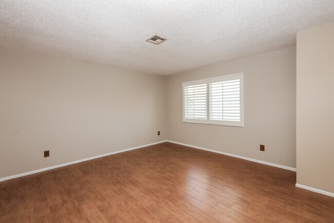 Building Photo - 5946 Stringfellow Rd