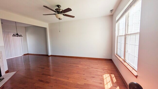 Foto del edificio - 1713 Fieldstone Dr N