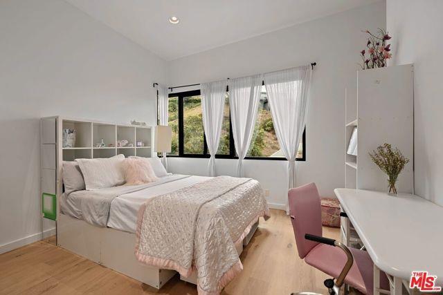 Foto principal - 1406 1/2 North Kenter Avenue, Los Angeles,...