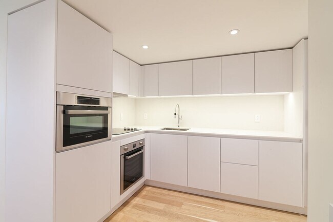 Building Photo - 3460 Rue Durocher