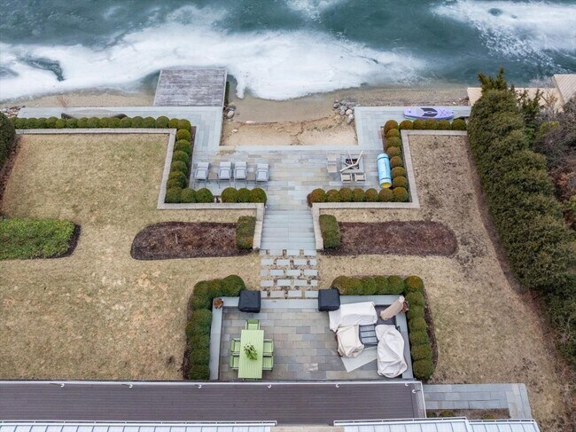 Foto del edificio - 2076 Valley Lo Ln