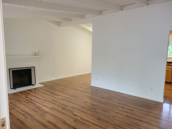 Building Photo - Single Story Buena Vista Home