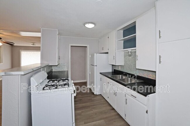 Foto del edificio - 2419 Poplar St