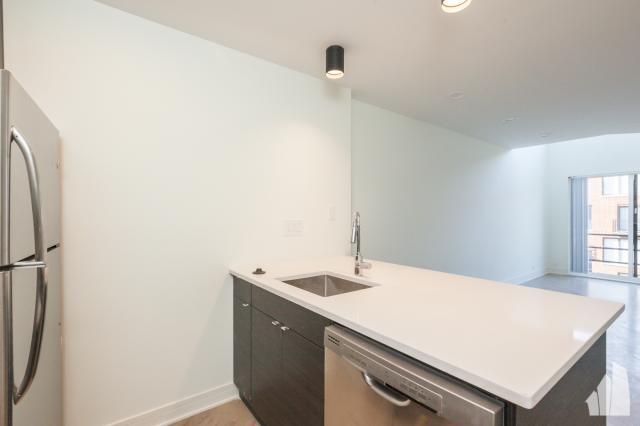 Building Photo - 1 bedroom in Chicago IL 60613