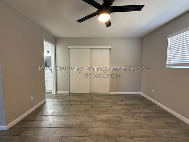 Foto del edificio - 3302 W Loma Ln