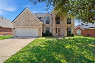 Building Photo - 1621 N Yellowstone Dr