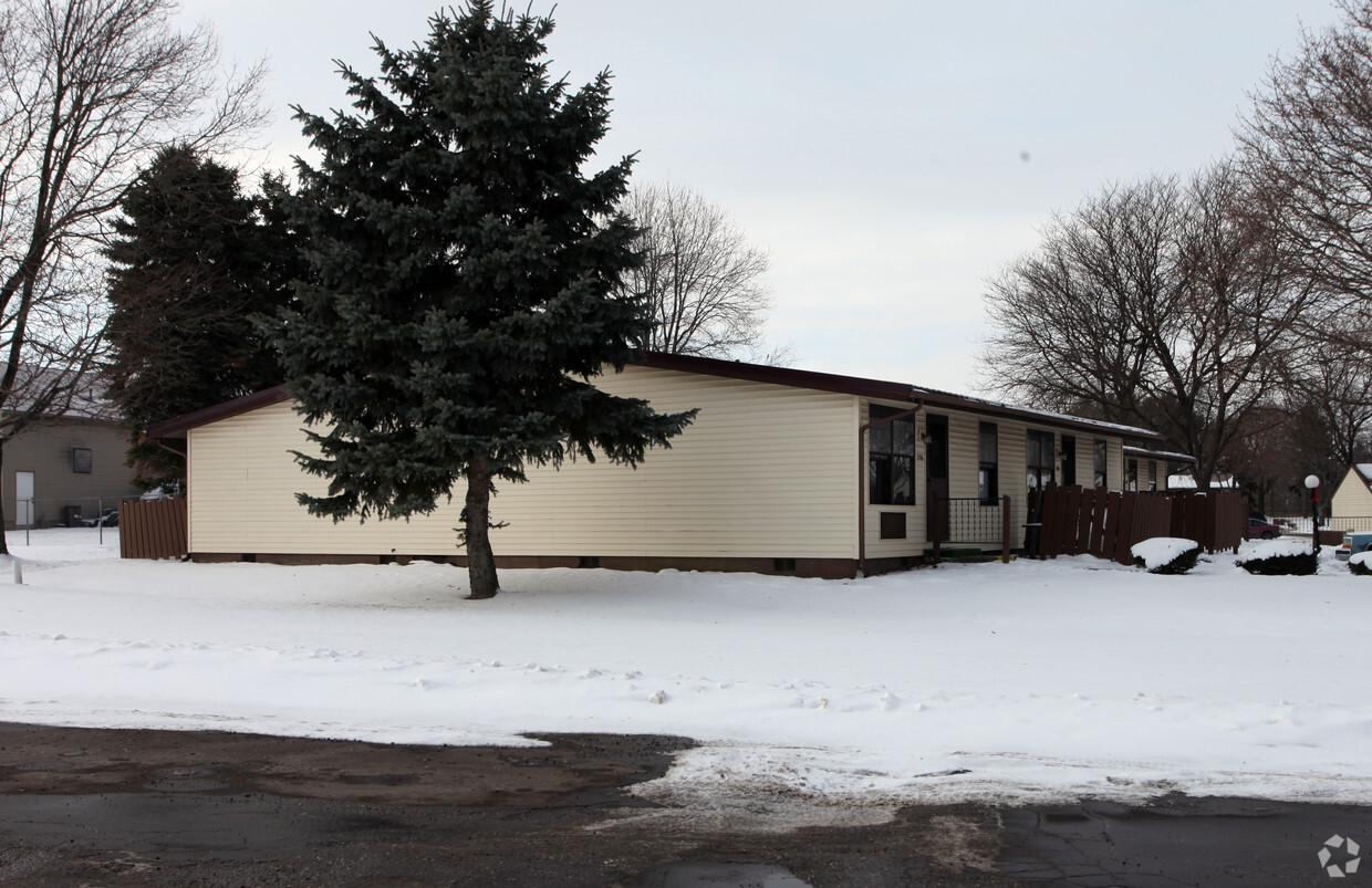 Primary Photo - Peppertree Village