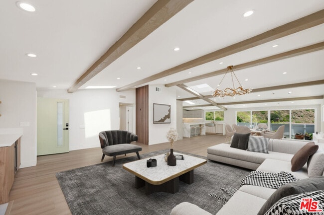 Building Photo - 1190 Bienveneda Ave