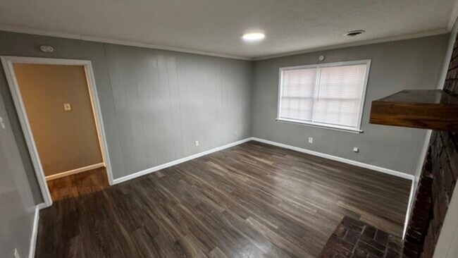 Building Photo - 5853 Cherokee Dr