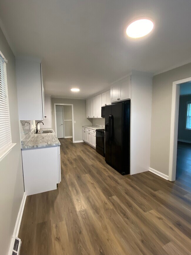 Kitchen - 965 Fairground St