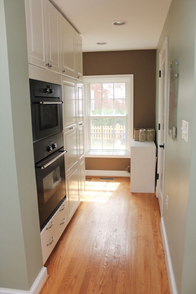 Building Photo - Charming 3BR Colonial with Fully Fenced Yard, Available Now