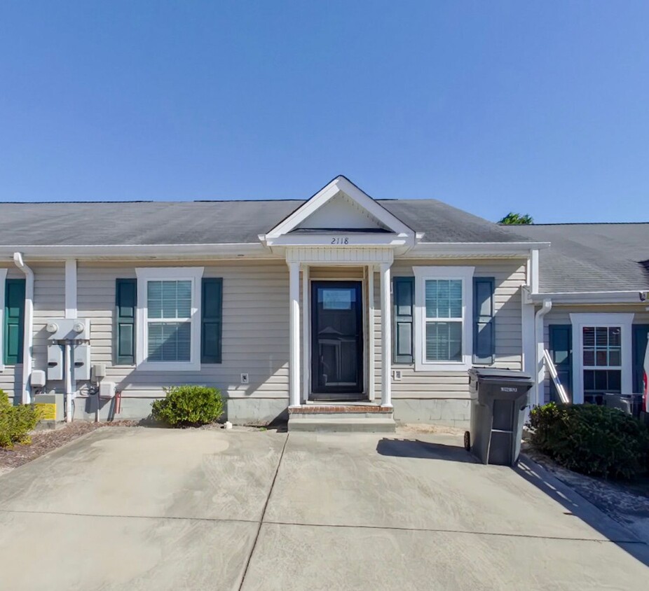 Foto principal - 2 Bedroom 2 Bath- Townhomes of Windsor