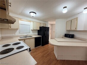 Building Photo - 106 Gaslight Ave