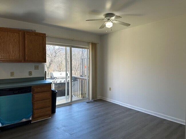 Foto del edificio - 26 Petersburg Ln