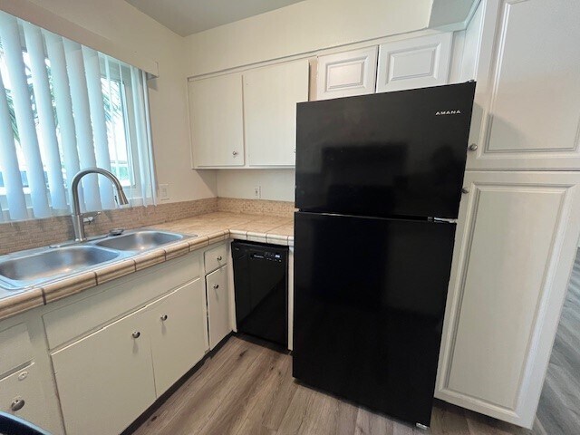 Foto del edificio - 51099 Eisenhower Dr