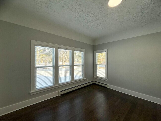 Building Photo - 36465 Main St