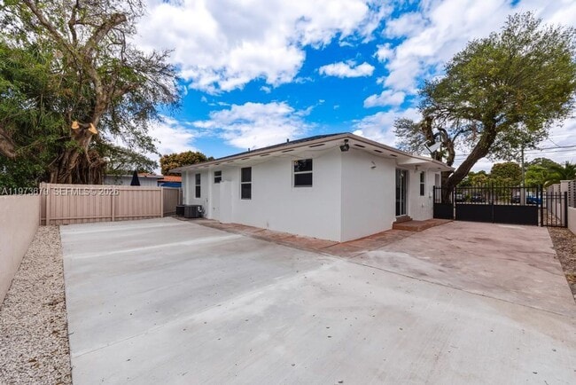 Foto del edificio - 3072 NW 14th St