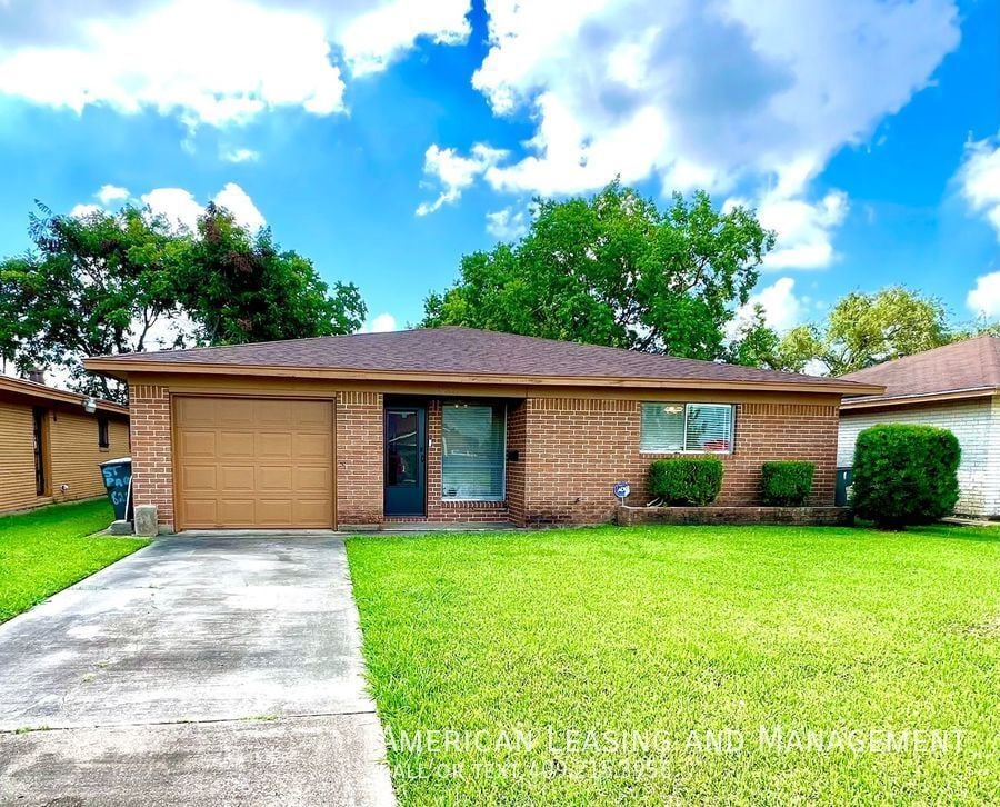 Primary Photo - Newly Remodeled 3 Bedroom Available!
