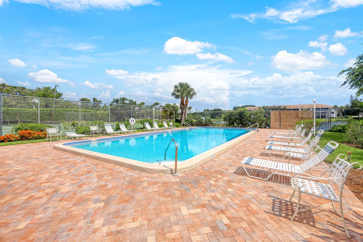 Foto principal - 9650 Victoria Ln