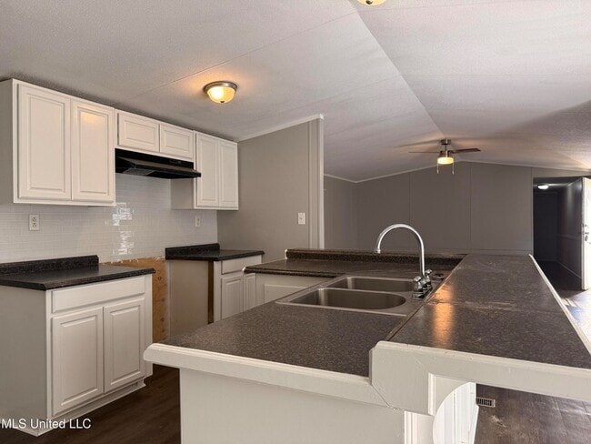 Building Photo - 505 Hillview Ct