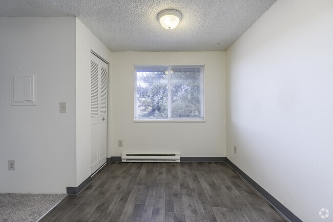 2BR, 1BA - 750SF Dining Room - Rolling Hills Apartments