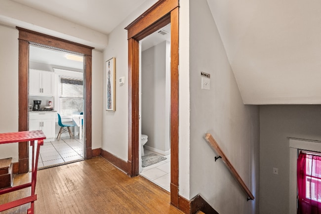 Building Photo - 2016 Edgeland Ave