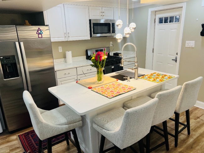 Building Photo - 1028 Crittenden St NE