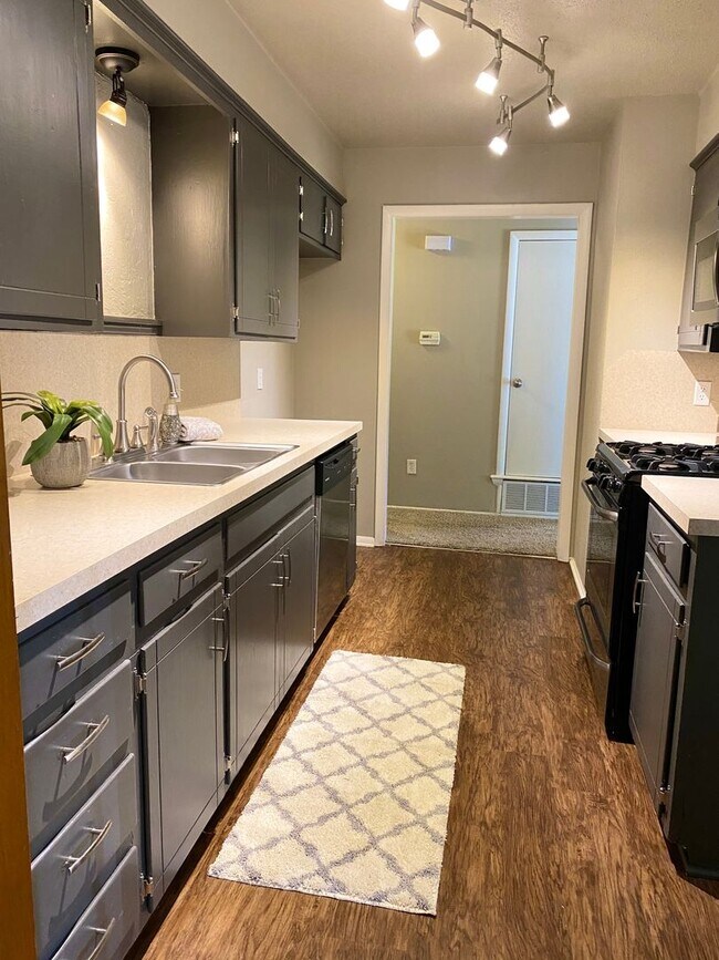 Foto del edificio - Available Now!  Darling Edmond Rental!