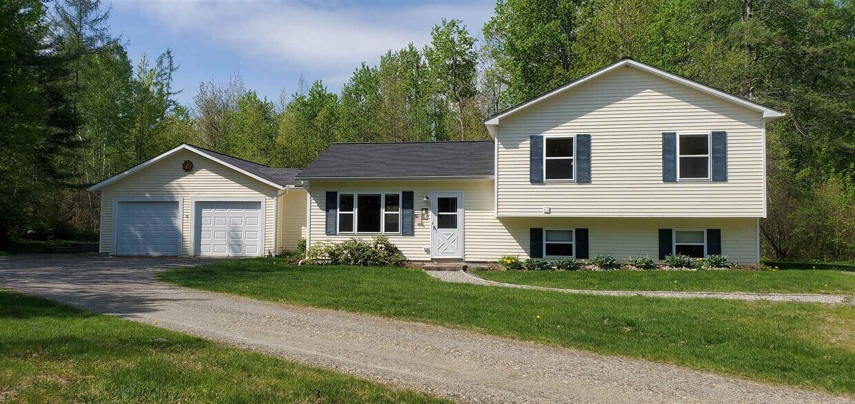 40 Cross St, Bethlehem, NH 03574 House Rental in Bethlehem, NH