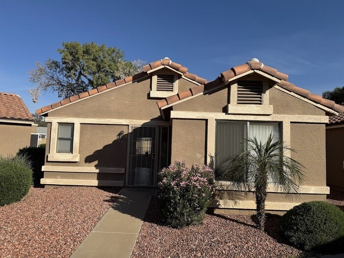 Foto principal - Olive Square 2 Bedroom Townhouse