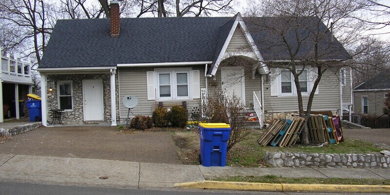 Primary Photo - 852 East 10th Street