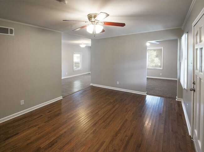 Building Photo - Updated 3 bed, 1.5 bath home with great curb appeal.