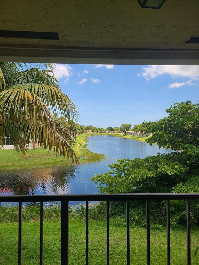 Foto principal - 1520 Lake Crystal Dr