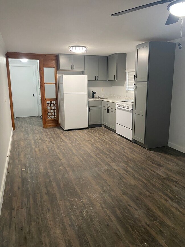 Foto del edificio - 310 N Gadsden St