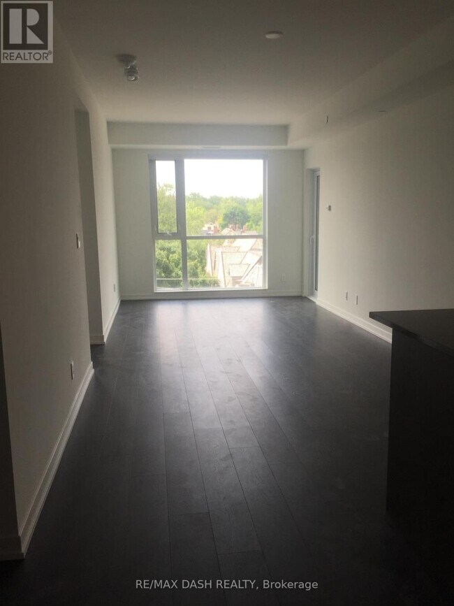 Photo du bâtiment - 223 St Clair Ave W